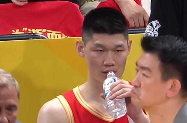 博鱼BOYU SPORTS-胡金秋受伤虚惊一场！广厦大胜山西：2比1进半决赛